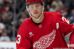 Detroit-Red-Wings-vs-Toronto-Maple-Leafs-October-4-2025-In-Play-magazine-13