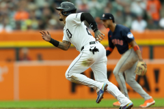 Detroit-Tigers-vs-Huston-Astros-August-20-2025-In-Play-magazine-32