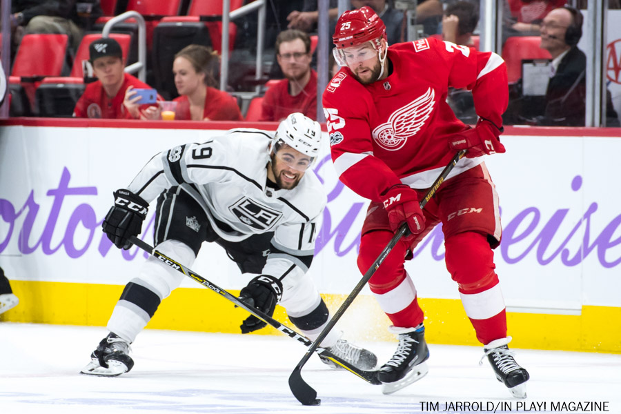 Detroit Red Wings vs Kings Game Photos In Play! magazine