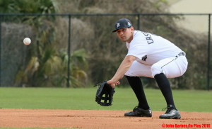 Nick Castellanos catching the infield fly