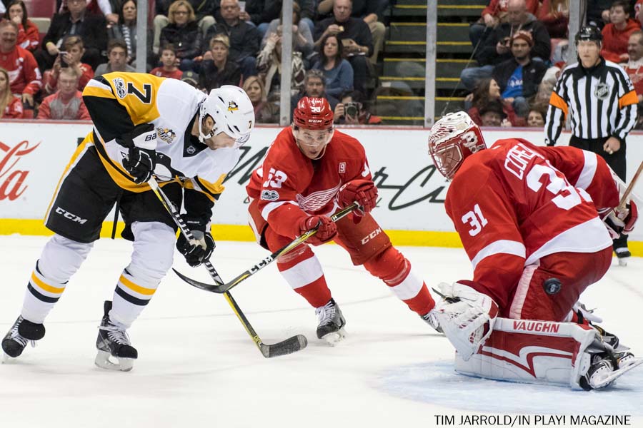 Detroit Red Wings vs Pittsburgh Penguins PIX In Play! magazine