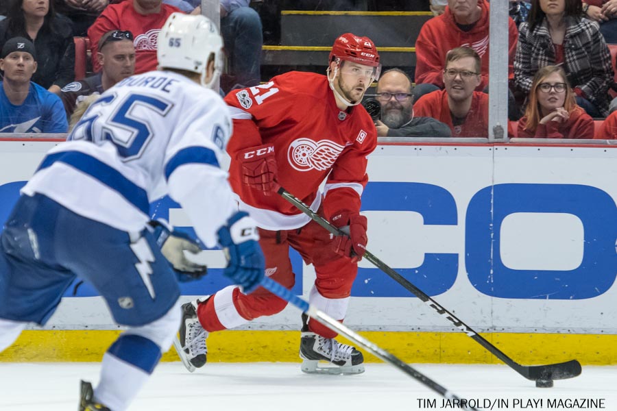 Detroit Red Wings vs Tampa Bay Lightning PIX In Play! magazine