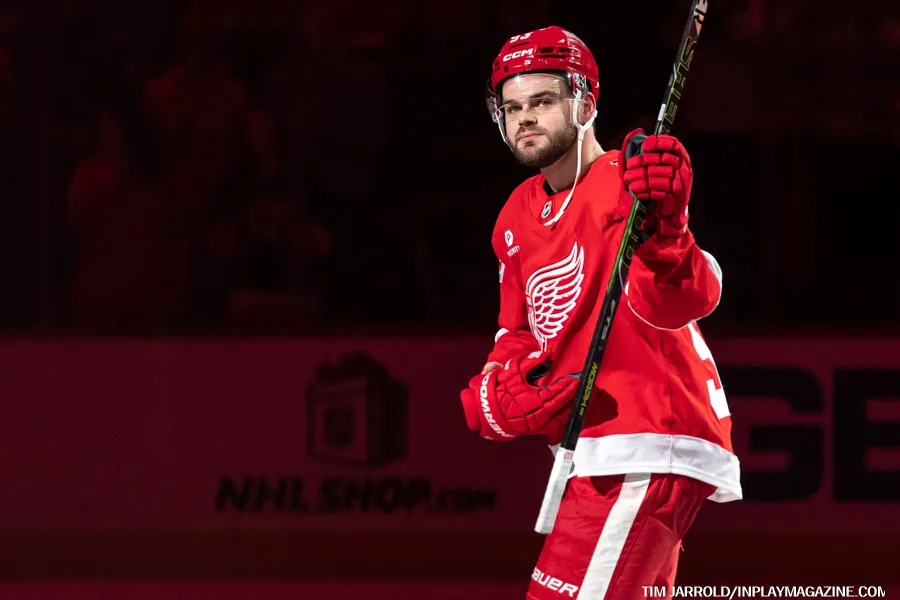 Alex DeBrincat Detroit Red Wings - In Play! magazine Nov. 22, 2025