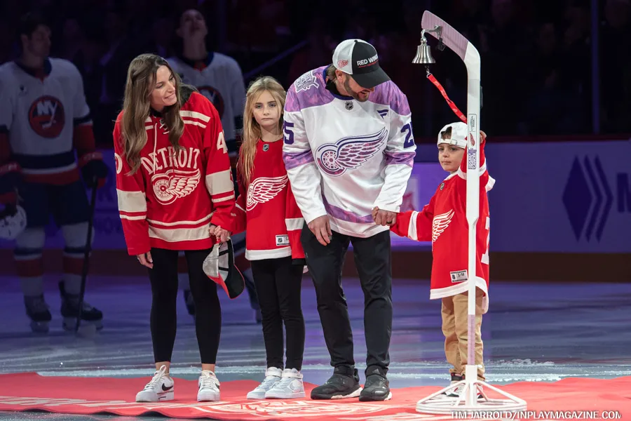 Detroit Red Wings vs New York Islanders November 20 2025 - In Play! magazine